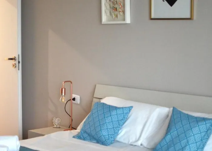 Neapolis アパート *